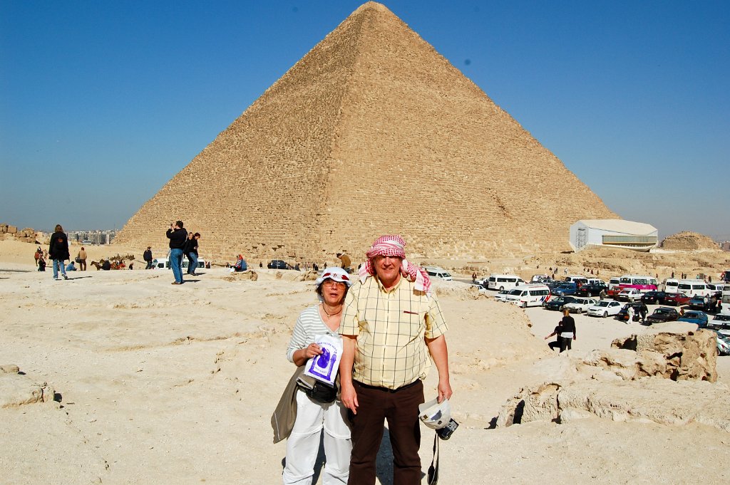 Pyramids of Giza 08